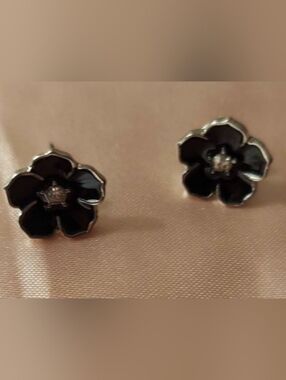 Elegant Black Flower Stud Earrings - Women Jewelry